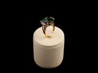 Anel ouro com brilhantes e quartzo verde esmeralda