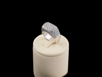 Anel ouro branco com diamantes
