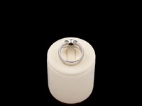 Anel ouro branco escovado com diamante