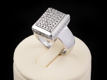Anel ouro branco com brilhantes