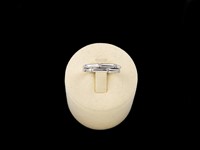 Anel ouro branco com diamantes