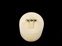 Anel ouro com diamantes e esmeraldas