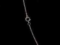 Colar ouro branco com diamantes e esmeralda