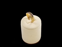 Anel ouro com zirconias castanhas