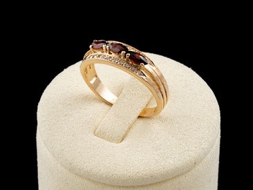 Anel Ouro com Zirconias Granadas